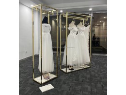 Стійка для весільних і вечірніх суконь 600×400×2200 мм. золота з полицею Стійка для весільних і вечірніх суконь 600×400×2200 мм. золота з полицею